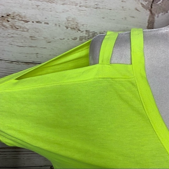 Fabletics Britta Neon Yellow Reversible T-shirt - Picture 3 of 6